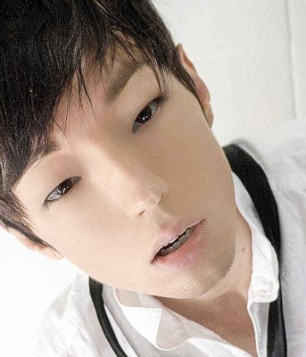 article-2645950-1E65E10300000578-279_634x738