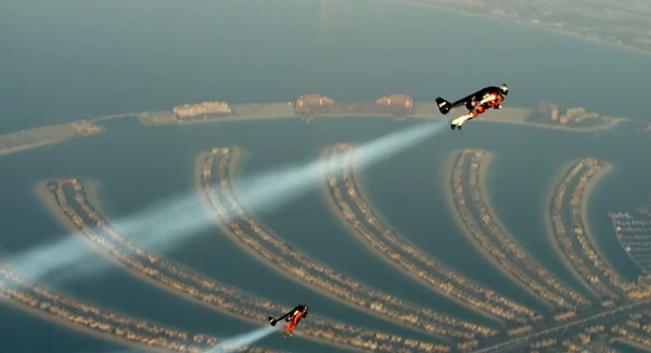 jetpack-flight-yves-rossy-vince-reffet-jetman-dubai-3r