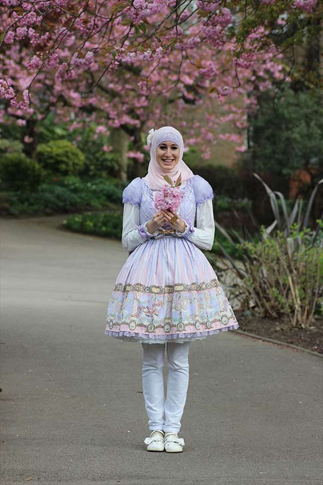 01-when-muslim-girl-meets-lolita-fashion_R