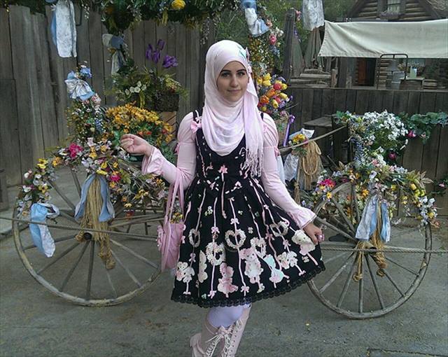 08-when-muslim-girl-meets-lolita-fashion_R