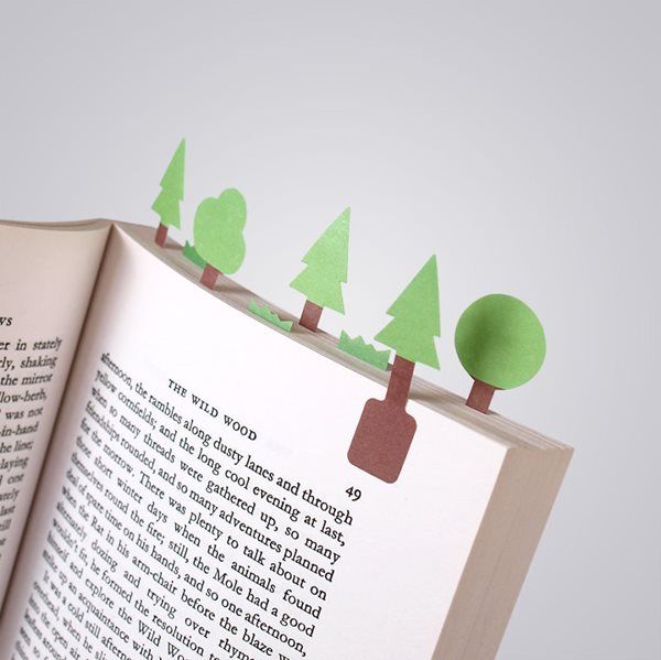 Tiny-paper-bookmarks-make-miniature-worlds-of-lovely-nee1__880r