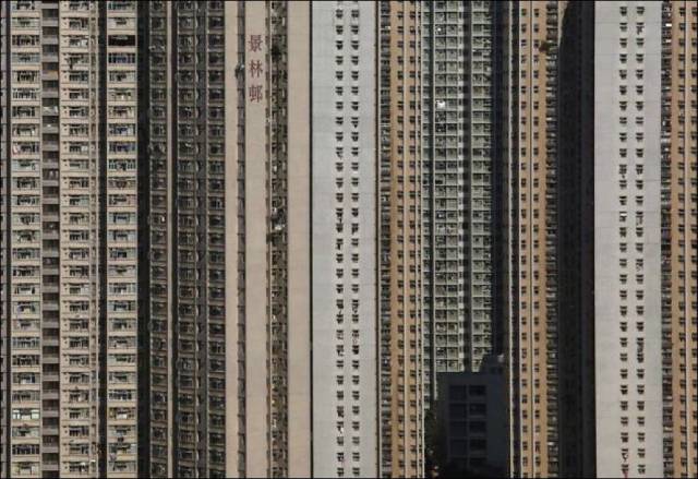 towering_apartment_buildings_provide_tiny_cramped_accommodation_for_residents_in_hong_kong_640_02