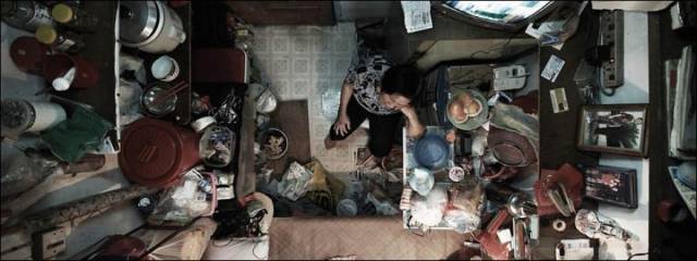 towering_apartment_buildings_provide_tiny_cramped_accommodation_for_residents_in_hong_kong_640_06
