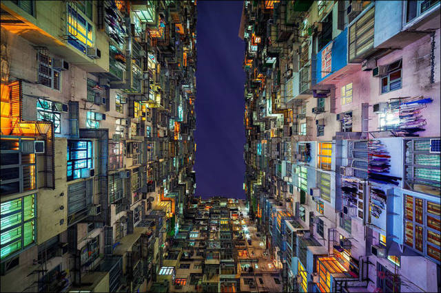 towering_apartment_buildings_provide_tiny_cramped_accommodation_for_residents_in_hong_kong_640_07