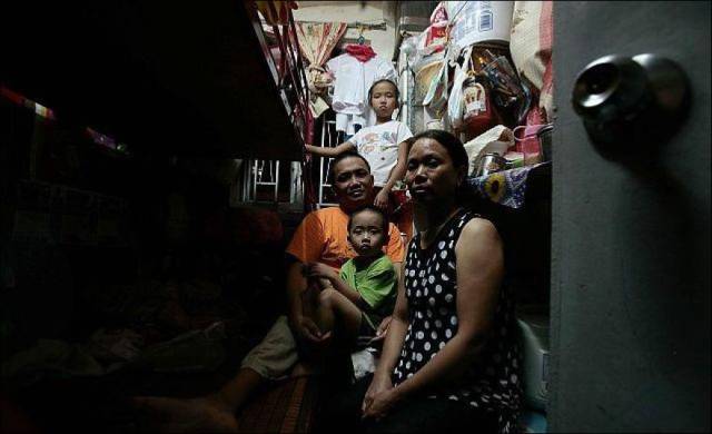 towering_apartment_buildings_provide_tiny_cramped_accommodation_for_residents_in_hong_kong_640_18