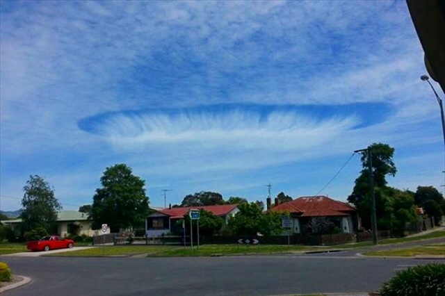 a2014-11-11australia_fallstreak_hole05_R