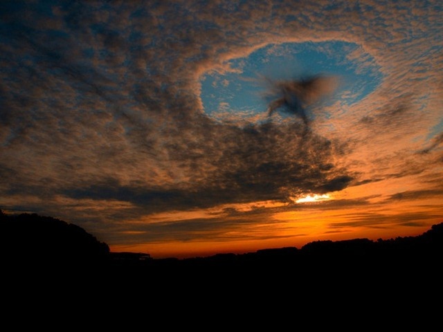 punch-hole-clouds-25_R