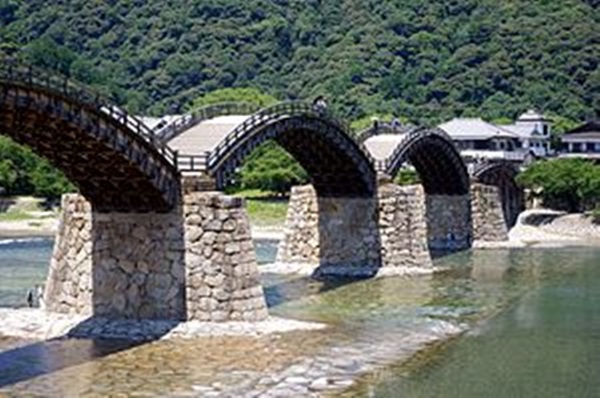 300px-20100724_Iwakuni_5235r