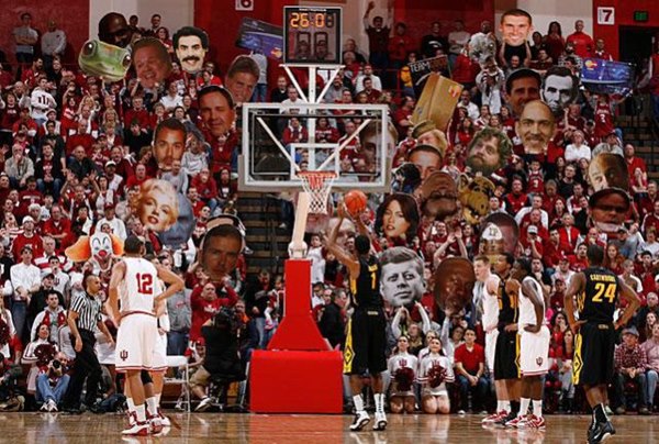 getting_basketball_players_distracted_640_01r