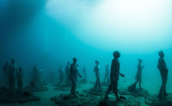 breathtaking-underwater-museum-turns-ocean-floor-into-art-gallery-and-doubles-as-artificial-ree-8__880r