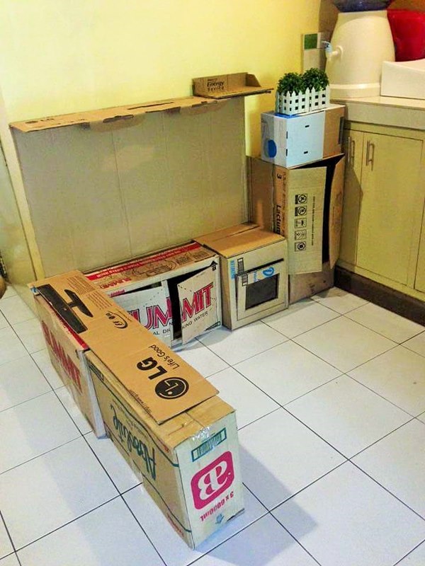 DIY-Play-Kitchen-Made-of-boxes-02r