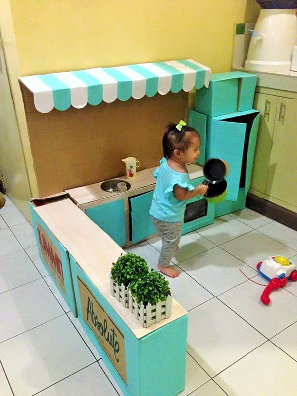 DIY-Play-Kitchen-Made-of-boxes-03r