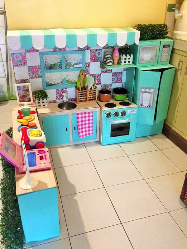 DIY-Play-Kitchen-Made-of-boxes-06r