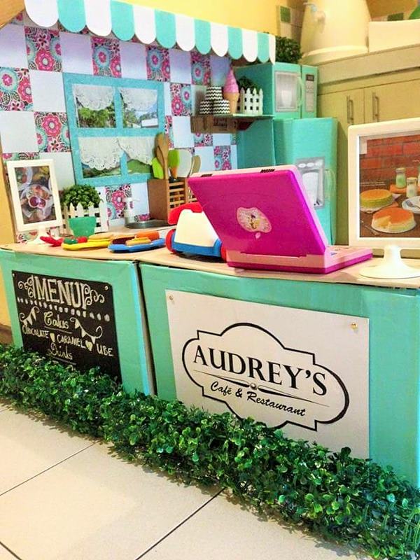 DIY-Play-Kitchen-Made-of-boxes-07r
