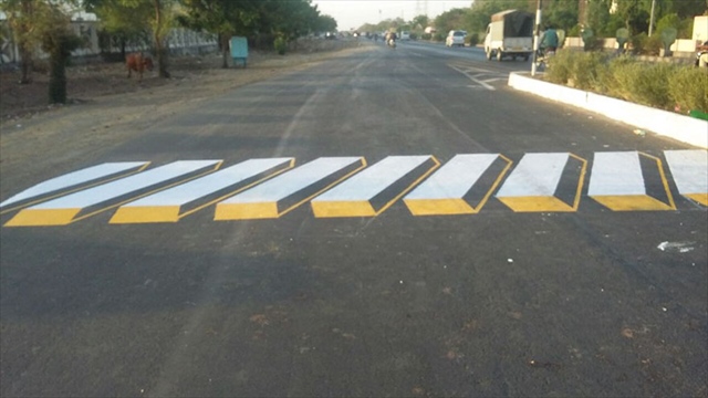 3d-street-art-prevent-speed-breakers-india-1_R