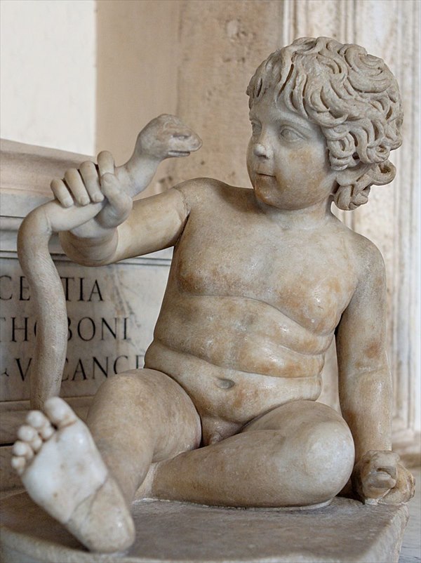 800px-Herakles_snake_Musei_Capitolini_MC247_R