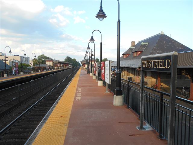 Westfield_Station_R