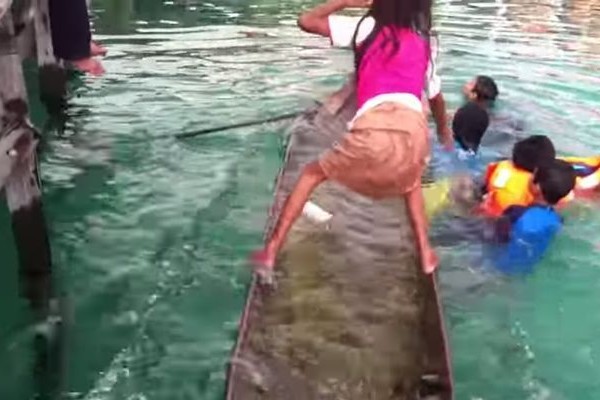 【神業】すごい！少女の絶妙テクニックで沈んだ船を復活させる