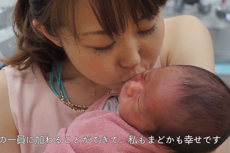 花嫁の両親へ友人から感謝のスピーチ&合唱「千恵美のおかげ」に感動