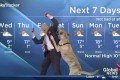 【放送事故】ワンコと一緒に天気予報をお届けした映像がもはやコント
