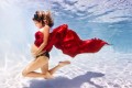 生命の神秘が溢れている妊婦マーメイドが水中で創る幻想的な世界