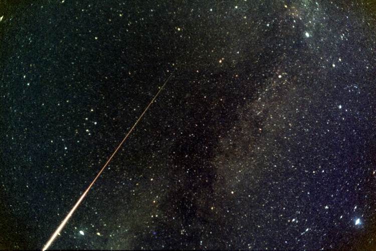 今夜がチャンス!“おうし座&しし座流星群”がダブルで見られます