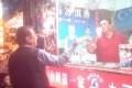 【うざい】アイスを渡さないトルコアイス屋さん vs 中国人のおじさん。ノリ良すぎで笑った