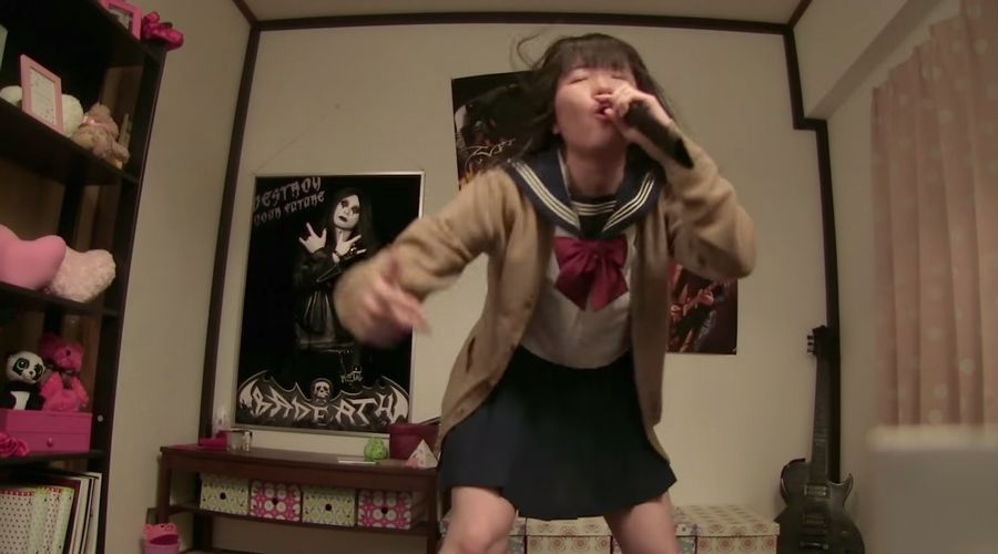 驚愕の結末 女子高生のデスメタルを歌ってみた動画に映ってはいけないものが Fundo