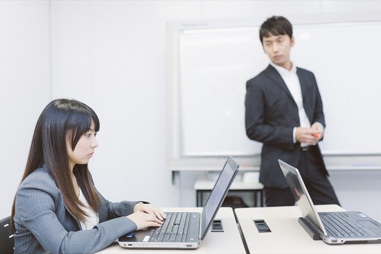 今年の新入社員は「消せるボールペン型」。見た目では分からないけど書き直しができる柔軟性あり!?