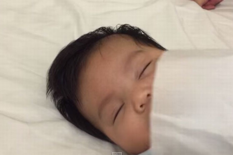 【子育てパパママ必見】赤ちゃんを寝かしつける裏ワザ!?たった30秒で赤ちゃんを寝かしつける映像が話題!