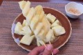 “タイの屋台式パイナップルの剥ぎ方”で、もっと美味しく食べる!