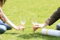 アウトドアに最適!“地面に刺すワイングラス”が斬新と話題!