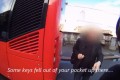 おじいさんの驚異の動体視力!自転車に乗った人の落とした鍵を見逃さない!