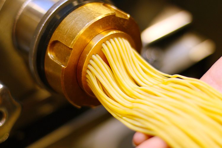 まるで生パスタみたい!?水に漬けるだけでいい感じに