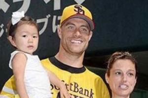 【多くの反響】ソフトバンクのスタンリッジ投手が、日本の女の子を養子に