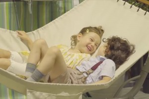 なんて可愛い初デート！行先は、将来の家具の下見。ちょっと気が早い！？