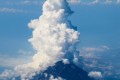 最初に見た時は一瞬焦った!富士山に"デカい入道雲"が!