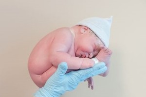 「産まれてわずか数秒後」助産婦兼カメラマンが撮影した美しい瞬間