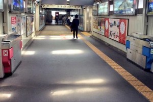 ワイドすぎる自動改札機が話題に！初めての人はみんな「？？」