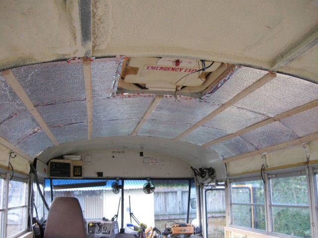 this_unused_school_bus_is_transformed_into_a_totally_awesome_motorhome_640_07_R