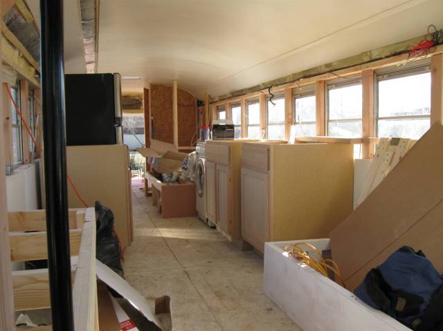 this_unused_school_bus_is_transformed_into_a_totally_awesome_motorhome_640_09