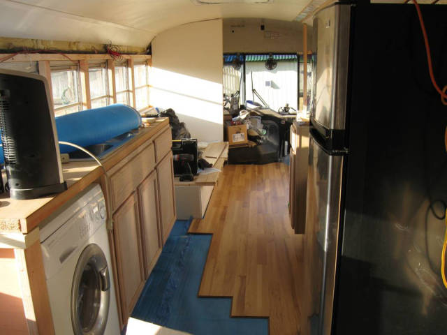 this_unused_school_bus_is_transformed_into_a_totally_awesome_motorhome_640_11