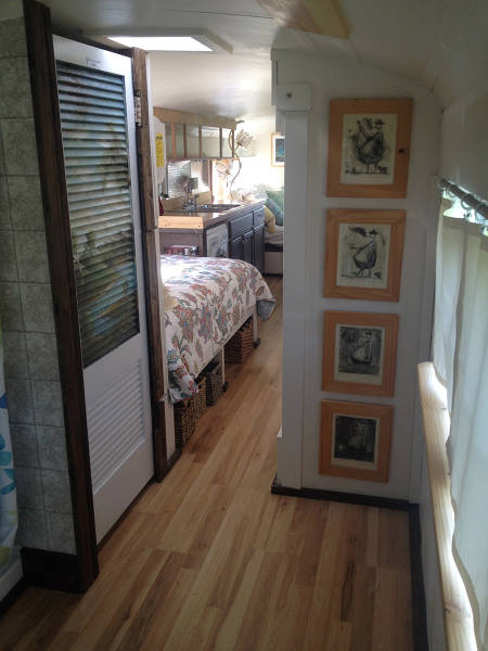 this_unused_school_bus_is_transformed_into_a_totally_awesome_motorhome_640_27