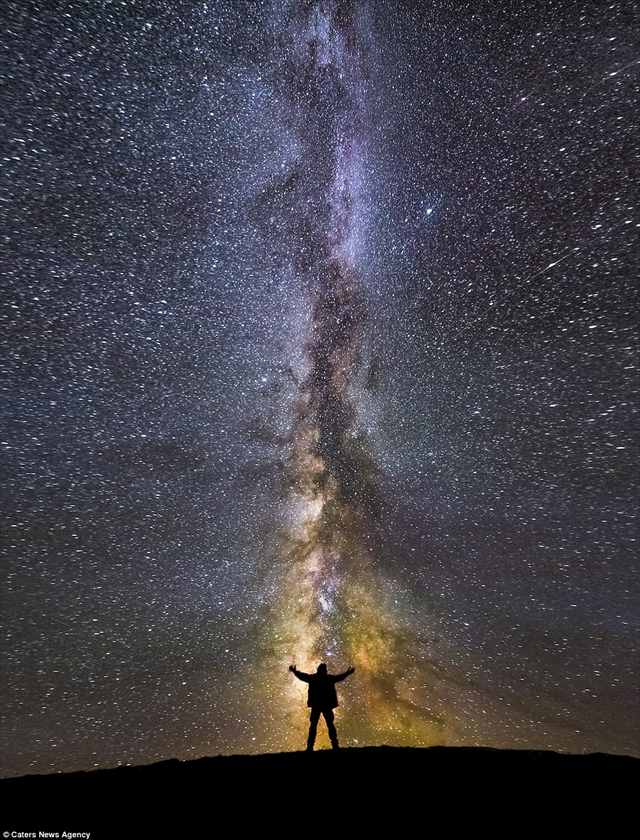 2D4C479600000578-0-image-a-7_1444563092050_R