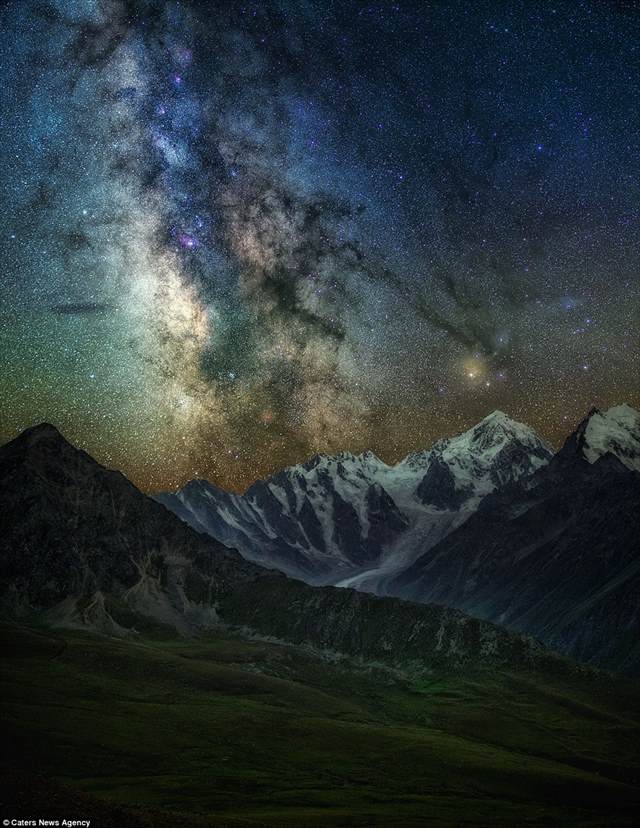 2D4C488100000578-0-image-a-47_1444565065180_R