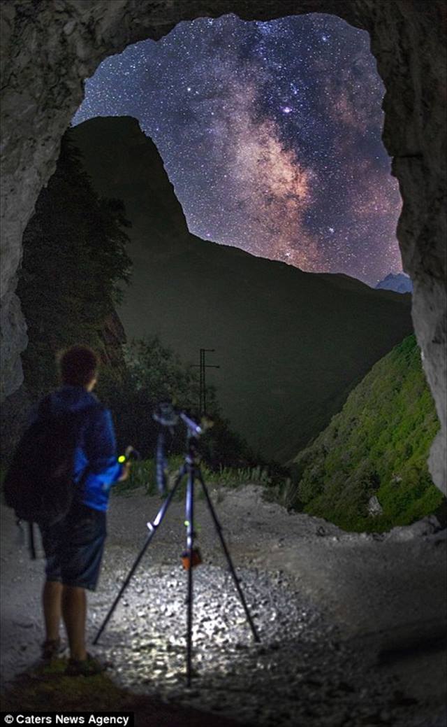 2D4C488900000578-0-image-a-36_1444564733939_R