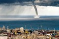 イタリア・ジェノバで巨大な水上竜巻が発生！決定的瞬間をとらえた画像が話題！