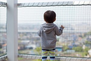 高所“平気”症の子供が急増！？都心部を中心に増加する幼い頃からの高層マンション暮らしが影響か