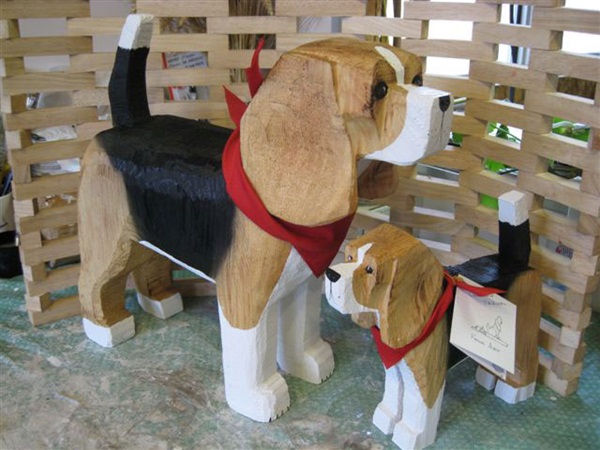 beagle-large-small-standing_jpgr