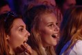 イギリスのオーディション番組でド緊張していた17歳の少女、歌ってみると会場騒然!